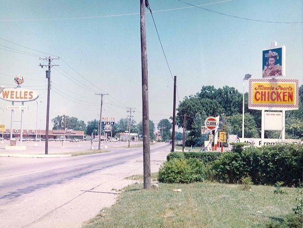 Minnie Pearl's Fried Chicken