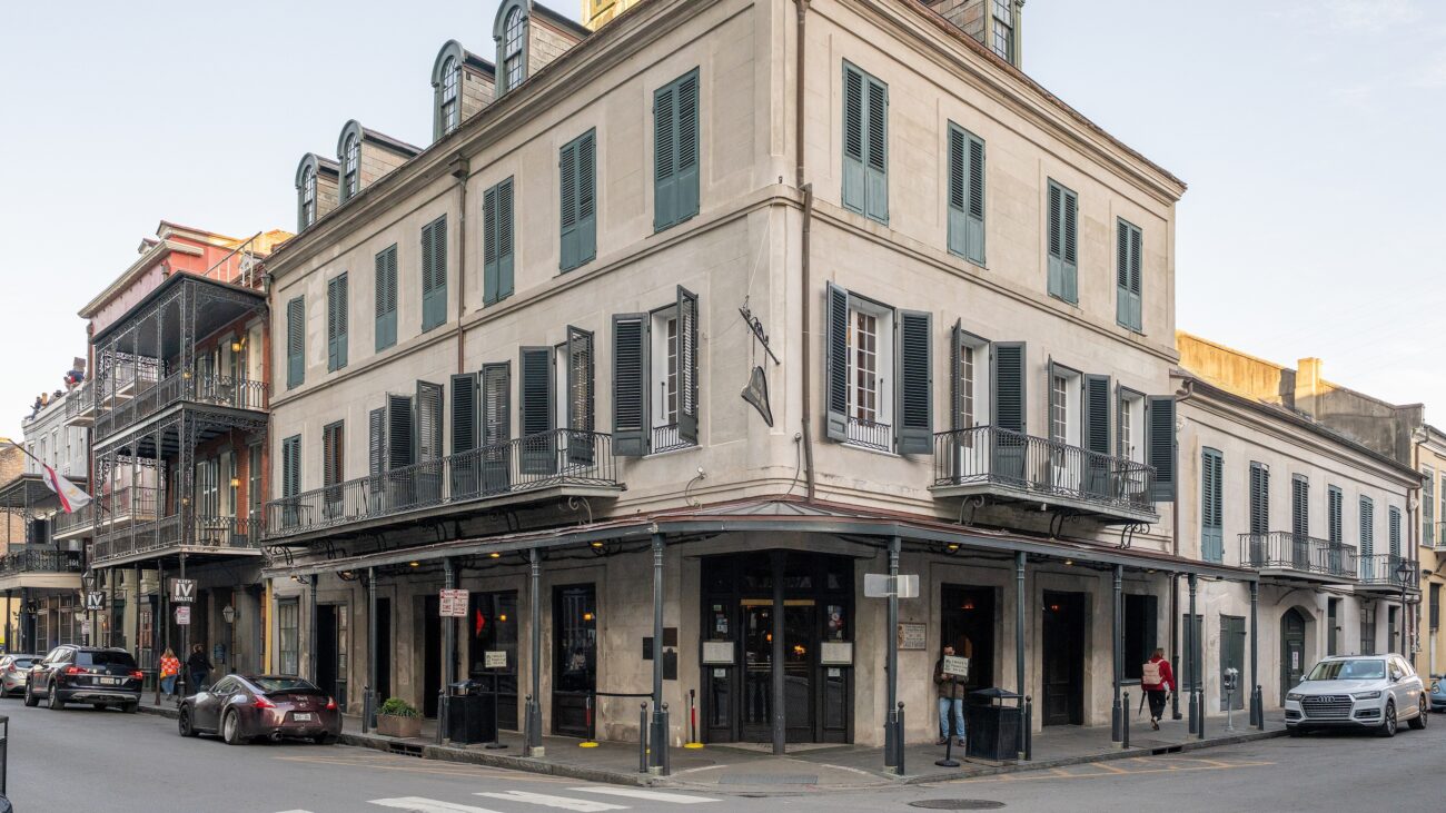The Century-Old Bowl That Makes Napoleon House’s Muffuletta Magic